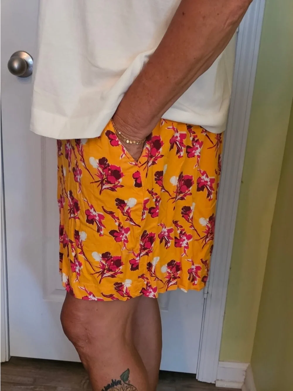 Lane Bryant Orange Floral Print Shorts with Bold Pink & White Blooms. 18/20